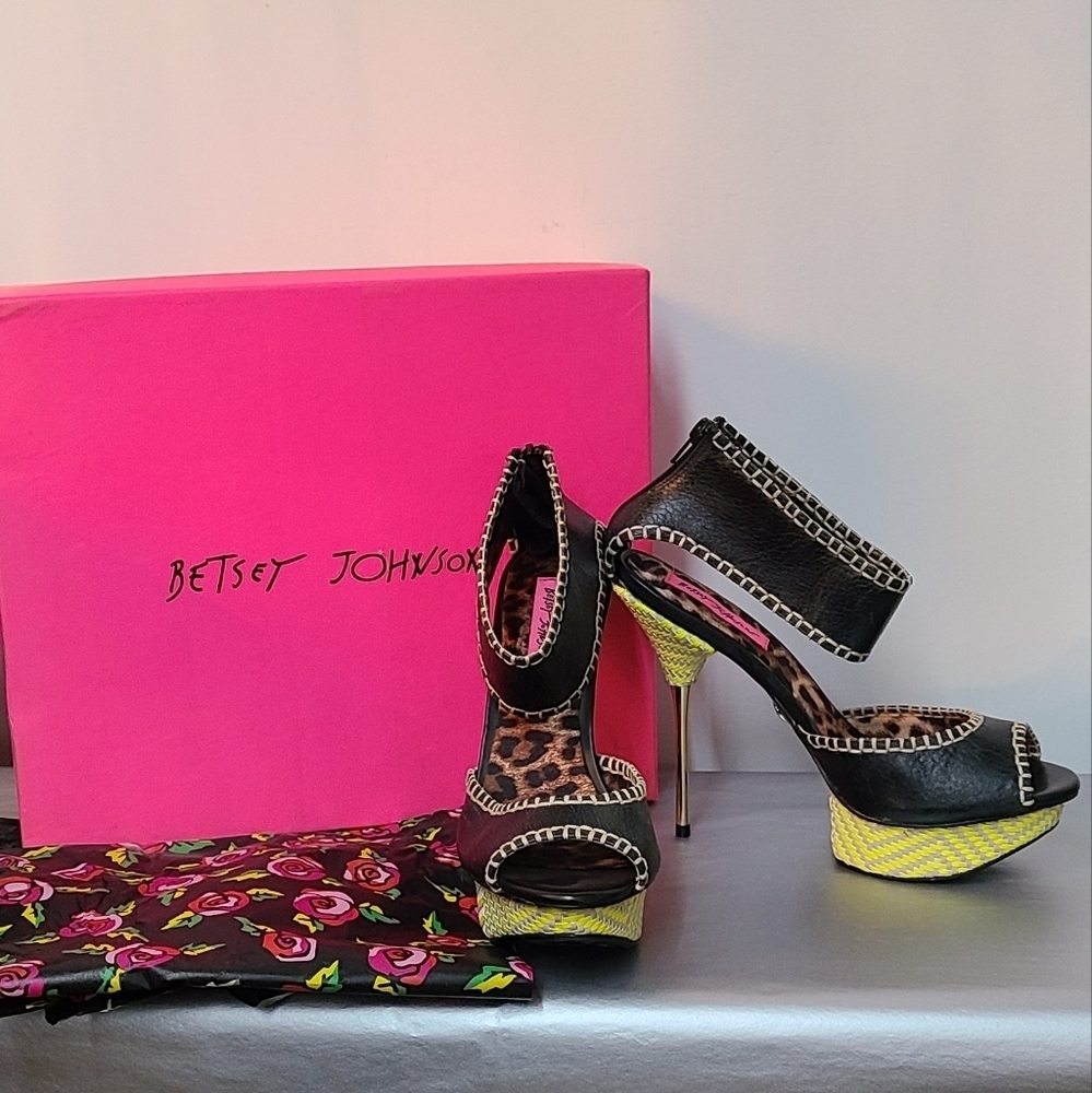 Betsey Johnson Tricksy Black Mult Heels